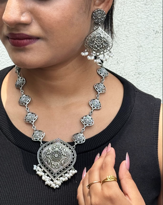 Oxidised Jali Pearl Fringe Pendant Necklace Set
