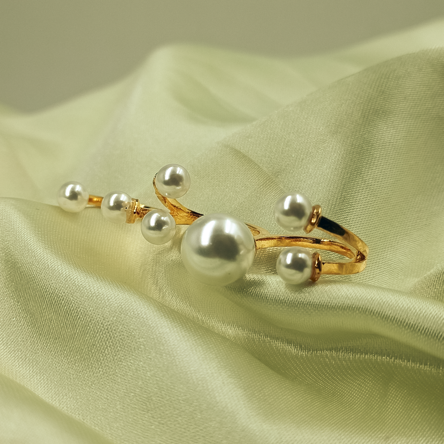 3 Finger Gold-Plated Pearl-Style Cluster Ring