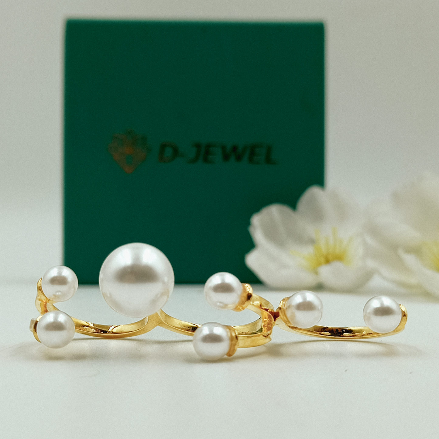3 Finger Gold-Plated Pearl-Style Cluster Ring
