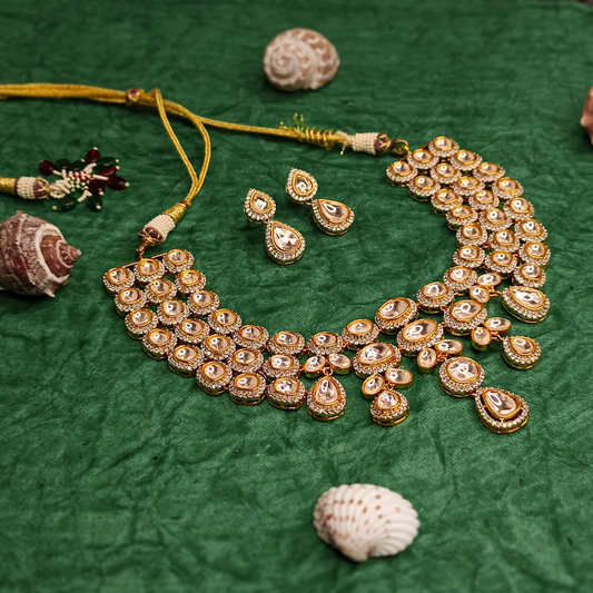 White Kundan Short Necklace Set with Drop Earrings