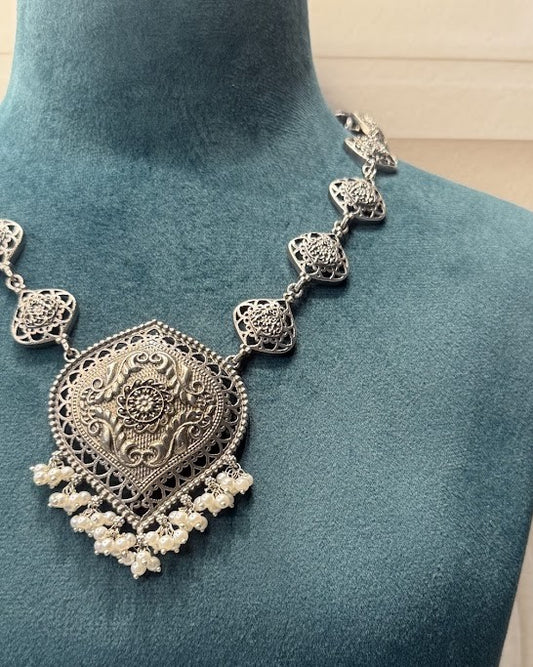 Oxidised Jali Pearl Fringe Pendant Necklace Set